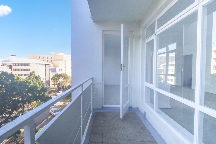 2 Bedroom Property for Sale in Sea Point Western Cape